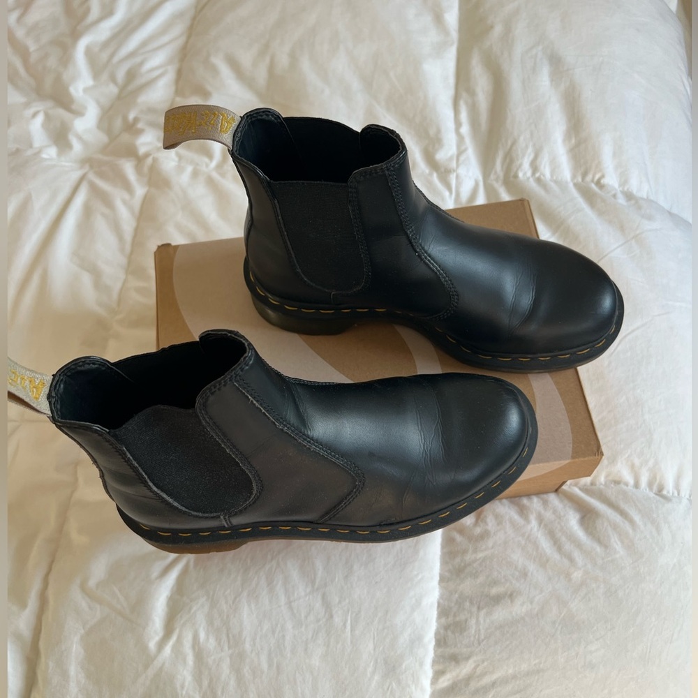 Dr. Martens Chelsea Smooth Leather Black Boots (Doc Martens)